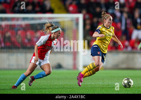 Praga, Repubblica Ceca - 16 ottobre: Kim poco di Arsenal contro Franny Cerna di SK Slavia Praha durante il femminile UEFA Champions League football match tra SK Slavia Praha e Arsenal donne a Sinobo Stadium il 16 ottobre 2019 a Praga, Repubblica Ceca (foto di Daniela Porcelli/SPP) Credito: SPP Sport Stampa foto. /Alamy Live News Foto Stock