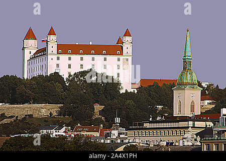 Il castello di Bratislava, Saint Martins cattedrale della città vecchia al mattino, Bratislava, Slovacchia. Due dei più famosi luoghi di interesse turistico di Bratislava Foto Stock