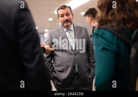 Washington, Stati Uniti. Xvi oct, 2019. Il senatore Ted Cruz, R-TX parla ai media sul Campidoglio di Washington DC su Mercoledì, 16 ottobre 2019. Foto di Kevin Dietsch/UPI Credito: UPI/Alamy Live News Foto Stock