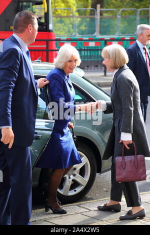 Londra, UK, 16 ottobre 2019, la duchessa di Cornovaglia arriva alla poesia insieme evento di beneficenza. Credito: Uwe Deffner / Alamy Live News Foto Stock