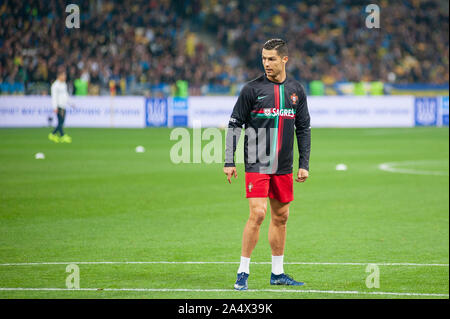 Kiev, Ucraina - 14 Ottobre 2019: Miglior sportivi nel calcio Cristiano Ronaldo prima della partita di qualificazione EURO 2020. Foto Stock