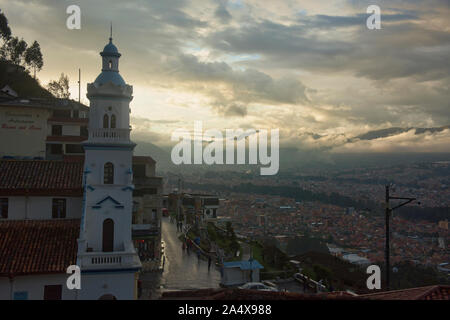 Vista al tramonto dal Mirador Turi, Cuenca, Ecuador Foto Stock