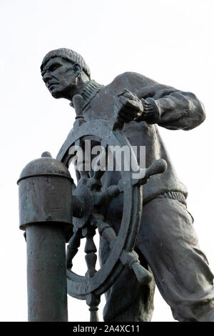 La Marina Mercantile Memorial a South Shields, Inghilterra. Il memorial sorge in omaggio ai marinai della marina mercantile persa durante la Seconda Guerra Mondiale. Foto Stock