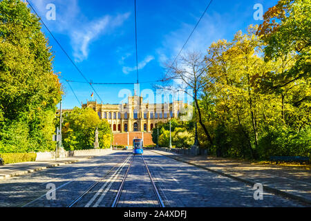 Parlamento bavarese Maximilianaeumin nel paesaggio autunnale di Monaco di Baviera, Germania Foto Stock