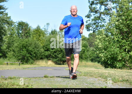 Felice Vecchio Uomo esercizio Foto Stock