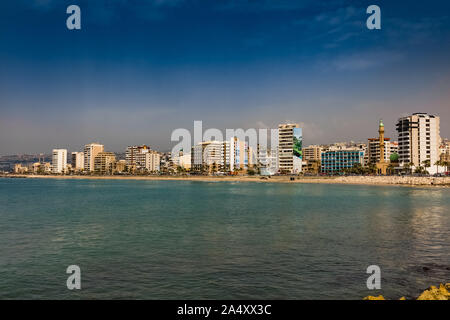 Sidone Saida skyline cityscape lungomare nel sud del Libano medio oriente Foto Stock