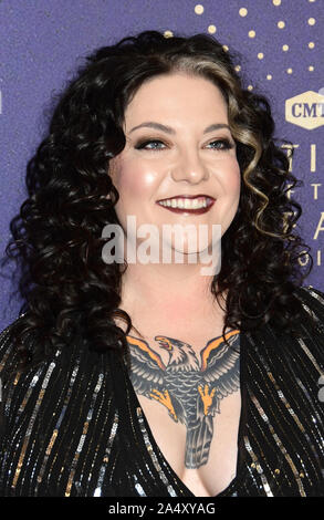 Ottobre 16, 2019, Nashville, TN, STATI UNITI D'AMERICA: 16 Ottobre 2019 - Nashville, Tennessee - Ashley McBryde. 2019 CMT artista dell'anno a Schermerhorn Symphony Center. Photo credit: Dara-Michelle Farr/AdMedia (credito Immagine: © Dara-Michelle Farr/AdMedia via ZUMA filo) Foto Stock