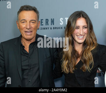 New York, NY - Ottobre 16, 2019: Bruce Springsteen e Jessica Springsteen frequentare la New York speciale proiezione del Western Stelle a Metrograph Foto Stock