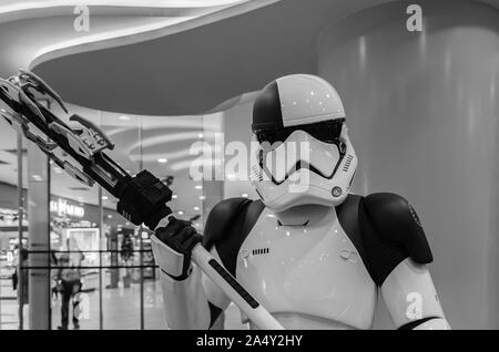 Singapore-09 NOV 2017: Stormtrooper figura di soldato display nel centro commerciale per lo shopping Foto Stock