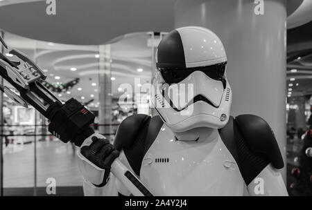 Singapore-09 NOV 2017: Stormtrooper figura di soldato display nel centro commerciale per lo shopping Foto Stock