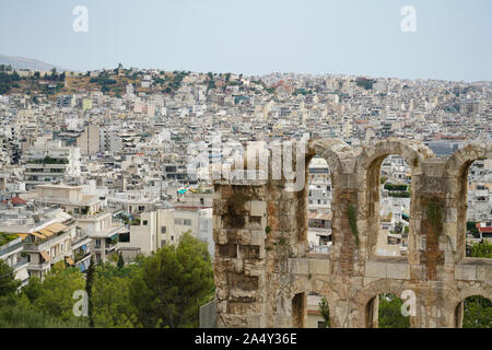 Antiche caratteristiche architettoniche in primo piano di Atene del paesaggio urbano, Grecia. Foto Stock