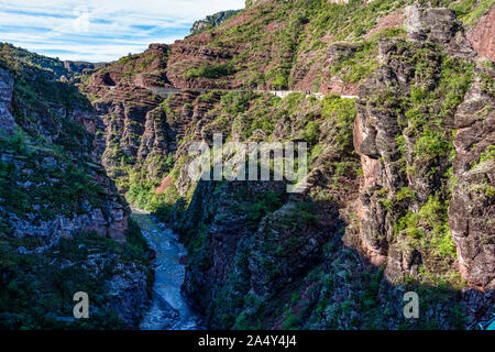 Gorges de Daluis o cioccolato canyon in Provence-Alpes, Francia. Foto Stock
