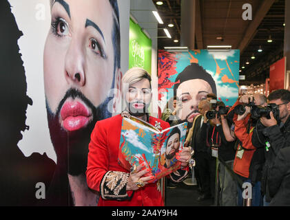 16 ottobre 2019, Assia, Frankfurt/Main: Harald Glööckler alla Fiera del Libro di Francoforte. Foto: Jens Kalaene/dpa-Zentralbild/ZB Foto Stock