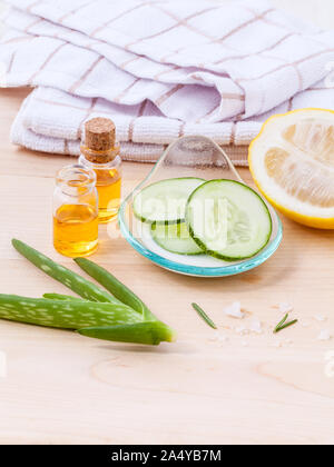 Natural Spa cetriolo ingredienti naturali casalinghe toner facciale. Foto Stock