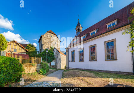 HASSBERGE, Germania - circa giugno, 2019: la rovina del castello di Lichtenstein nella contea di Hassberge, Baviera, Germania Foto Stock