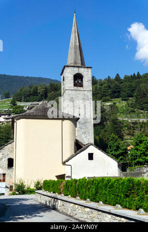 L'Italia, Piemonte, Crodo, chiesa di Santo Stefano e lapidi Foto Stock