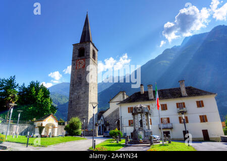 L'Italia, Piemonte, Crodo, chiesa di Santo Stefano belfry Foto Stock