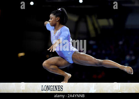 Stoccarda (GER) 13 ottobre 2019 49di ginnastica artistica campionato mondiale FIG. Apparecchiatura saldo finale del fascio Simone Biles (USA) foto Simone Ferraro Foto Stock