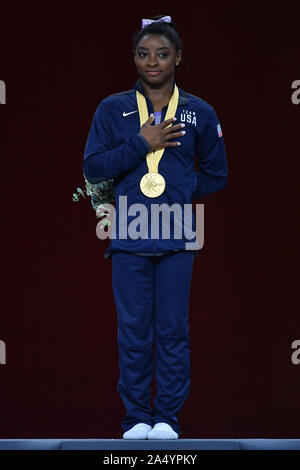 Stoccarda (GER) 13 ottobre 2019 49di ginnastica artistica campionato mondiale FIG. Donne podio del pavimento. Simone Biles, medaglia d'oro, festeggia sul podio. photo Simone Ferraro Foto Stock