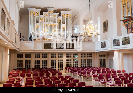 Hannover, Germania. Xvii oct, 2019. Il nuovo organo barocco si trova nella città di Neustadt e chiesa di corte di San Johannis. Il registro 50 organo fu costruito in 32 mesi nell'organo belga building workshop "La fabbricazione d'orgues Dominique Thomas'. Il raro strumento fu costruito sulla galleria occidentale della città di Neustadt e chiesa di corte di San Johannis. Credito: Julian Stratenschulte/dpa/Alamy Live News Foto Stock