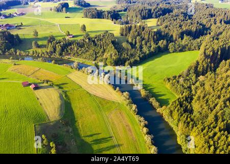 Loisach vicino Beuerberg, paesaggio culturale, vista aerea, Tolzer Terra, Alta Baviera, Baviera, Germania Foto Stock