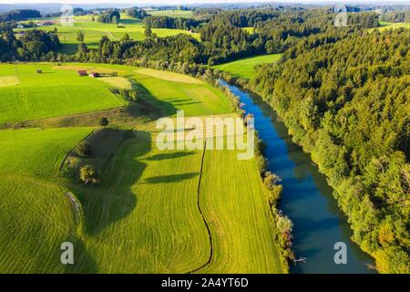 Loisach vicino Beuerberg, paesaggio culturale, vista aerea, Tolzer Terra, Alta Baviera, Baviera, Germania Foto Stock