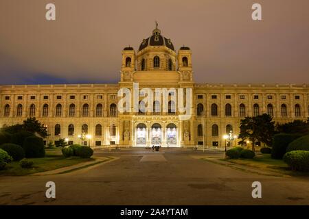 Museo di Storia Naturale, night shot, Maria-Theresien-Square, Vienna, Austria Foto Stock