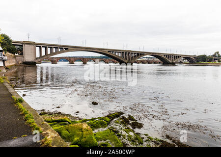 Il Royal Tweed e il Ponte Vecchio Ponte sul fiume Tweed a Berwick Upon Tweed, Berwick upon Tweed, Northumberland, Regno Unito, bridge, ponti Foto Stock