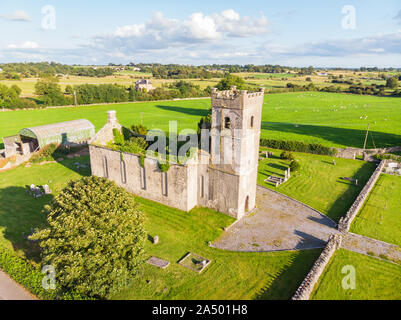 Una veduta aerea di San Giovanni Battista, in Headford, nella contea di Galway, Irlanda. Foto Stock