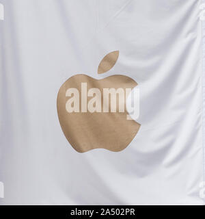 LONDON, Regno Unito - CIRCA NEL SETTEMBRE 2019: Segno di Apple Foto Stock