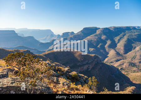 Vista delle alte cime delle montagne Drakensberg - Africa del Sud Foto Stock