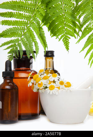 Rimedi naturali, aromaterapia - bottiglia. La medicina naturale, i medicinali omeopatici - medic vetro. Foto Stock