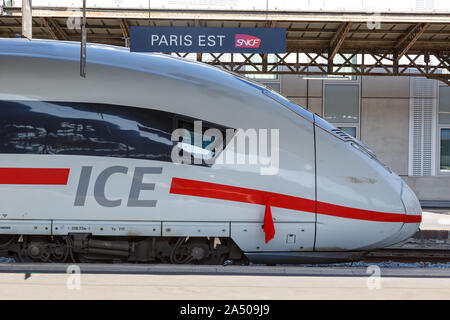 Parigi, Francia - Luglio 23, 2019: Tedesco treno ad alta velocità ICE a Paris Est stazione ferroviaria in Francia. Foto Stock