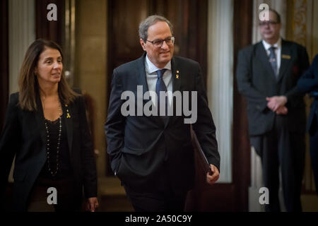 Presidente del catalano il governo regionale QUIM TORRA arriva al parlamento catalano per una sessione plenaria. Le proteste scoppiate in Catalogna dopo aver passato lunedì indipendentista catalano leader sono stati trovati colpevoli di reati di sedizione e uso improprio di fondi pubblici rivolta verso il carcere che vanno dai 9 ai 13 anni. Foto Stock