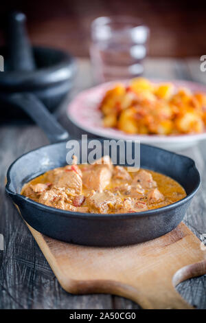 Burro indiano pollo - un piatto a base di carne preparati a casa Foto Stock