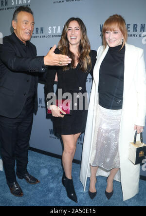 Ottobre 16, 2019 Bruce Springsteen, Jessica Springsteen, Patti Scialfa frequentare NY speciale proiezione del Western stelle al Metrograph in New York. Ottobre 16, 2019 Credit:RW/MediaPunch Foto Stock