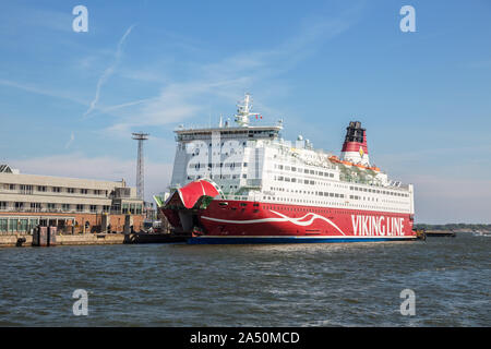 HELSINKI, Finlandia - 23 Maggio 2019: Viking Line Mariella sea cruise ferry al molo di Helsinki Foto Stock