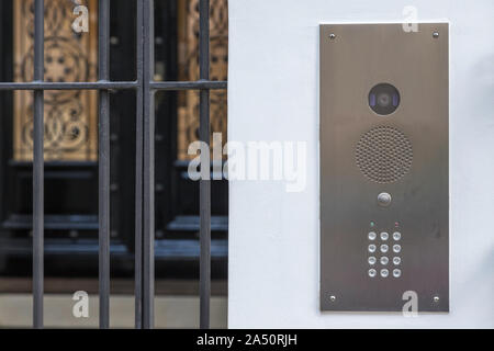 Sistema a campana a ingresso di casa Foto Stock