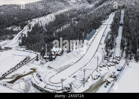 Grande salto con gli sci a Zakopane chiamato enorme nomi Krokiew Stanislawa Marusarza, inverno vista aerea. Foto Stock