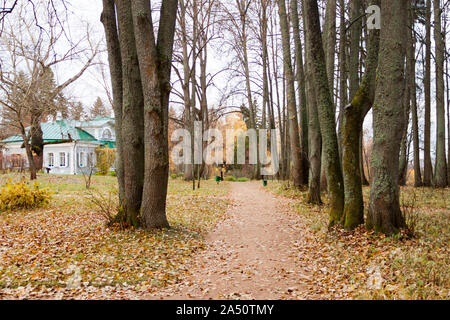 SHAKHMATOVO, Moscow Region, Russia - 13 ottobre 2019: Manor Shakhmatovo membro memorial museo del poeta russo Alexander Blok Foto Stock