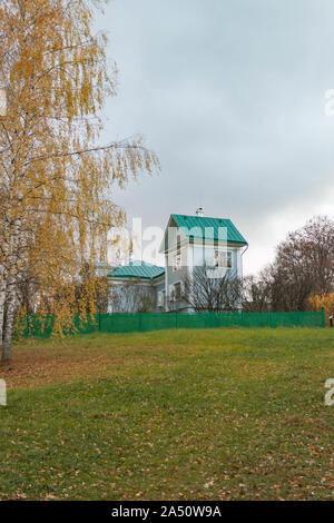 SHAKHMATOVO, Moscow Region, Russia - 13 ottobre 2019: Manor Shakhmatovo membro memorial museo del poeta russo Alexander Blok Foto Stock