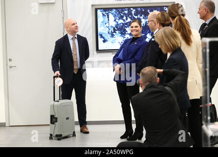 Motala, Svezia. Xvii oct, 2019 Crown Princess Victoria ha visitato Östergötland il giovedì per saperne di più sul riciclaggio di plastica e visitare il 'wedish riciclaggio plastica' in Motala. Il programma include anche la partecipazione dei bambini Fondazione diabete il trentesimo anniversario. In Motala, Europa più grande e più efficiente impianto per il riciclo degli imballaggi in plastica è azionato. Foto Jeppe Gustafsson Foto Stock