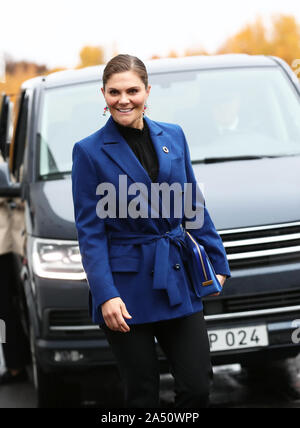 Motala, Svezia. Xvii oct, 2019 Crown Princess Victoria ha visitato Östergötland il giovedì per saperne di più sul riciclaggio di plastica e visitare il 'wedish riciclaggio plastica' in Motala. Il programma include anche la partecipazione dei bambini Fondazione diabete il trentesimo anniversario. In Motala, Europa più grande e più efficiente impianto per il riciclo degli imballaggi in plastica è azionato. Foto Jeppe Gustafsson Foto Stock