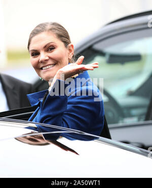 Motala, Svezia. Xvii oct, 2019 Crown Princess Victoria ha visitato Östergötland il giovedì per saperne di più sul riciclaggio di plastica e visitare il 'wedish riciclaggio plastica' in Motala. Il programma include anche la partecipazione dei bambini Fondazione diabete il trentesimo anniversario. In Motala, Europa più grande e più efficiente impianto per il riciclo degli imballaggi in plastica è azionato. Foto Jeppe Gustafsson Foto Stock