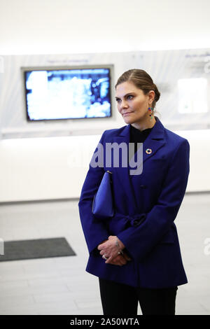 Motala, Svezia. Xvii oct, 2019 Crown Princess Victoria ha visitato Östergötland il giovedì per saperne di più sul riciclaggio di plastica e visitare il 'wedish riciclaggio plastica' in Motala. Il programma include anche la partecipazione dei bambini Fondazione diabete il trentesimo anniversario. In Motala, Europa più grande e più efficiente impianto per il riciclo degli imballaggi in plastica è azionato. Foto Jeppe Gustafsson Foto Stock