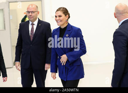 Motala, Svezia. Xvii oct, 2019 Crown Princess Victoria ha visitato Östergötland il giovedì per saperne di più sul riciclaggio di plastica e visitare il 'wedish riciclaggio plastica' in Motala. Il programma include anche la partecipazione dei bambini Fondazione diabete il trentesimo anniversario. In Motala, Europa più grande e più efficiente impianto per il riciclo degli imballaggi in plastica è azionato. Foto Jeppe Gustafsson Foto Stock