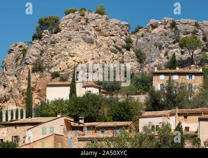 La Roque-Alric è un comune nel dipartimento di Vaucluse nella regione Provenza-Alpi-Costa azzurra nel sud della Francia. Foto Stock