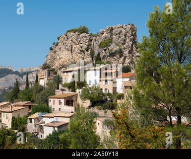 La Roque-Alric è un comune nel dipartimento di Vaucluse nella regione Provenza-Alpi-Costa azzurra nel sud della Francia. Foto Stock