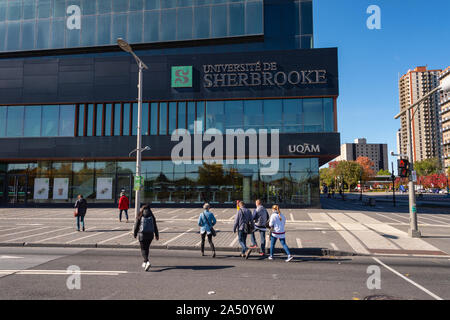 Longueuil, CA - 15 Ottobre 2019: facciata della Longueuil Campus dell Università di Sherbrooke Foto Stock