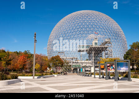 Montreal, Canada - 15 Ottobre 2019: Biosfera e Parc Jean Drapeau nella stagione autunnale Foto Stock